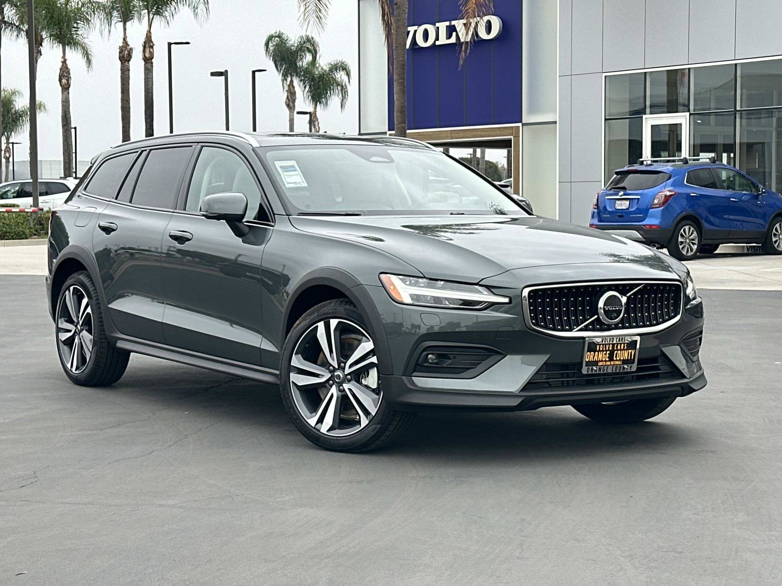 New 2026 Volvo V60 B5 Cross Country Plus w/ Climate Package