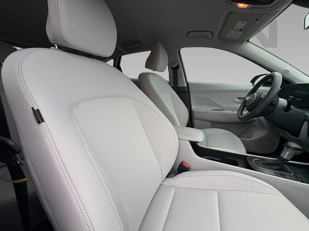 Used 2025 Hyundai Kona SEL FWD image 9