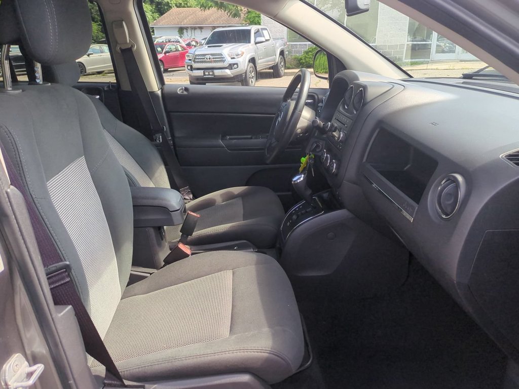 Used 2012 Jeep Compass Latitude AWD/4WD image 25