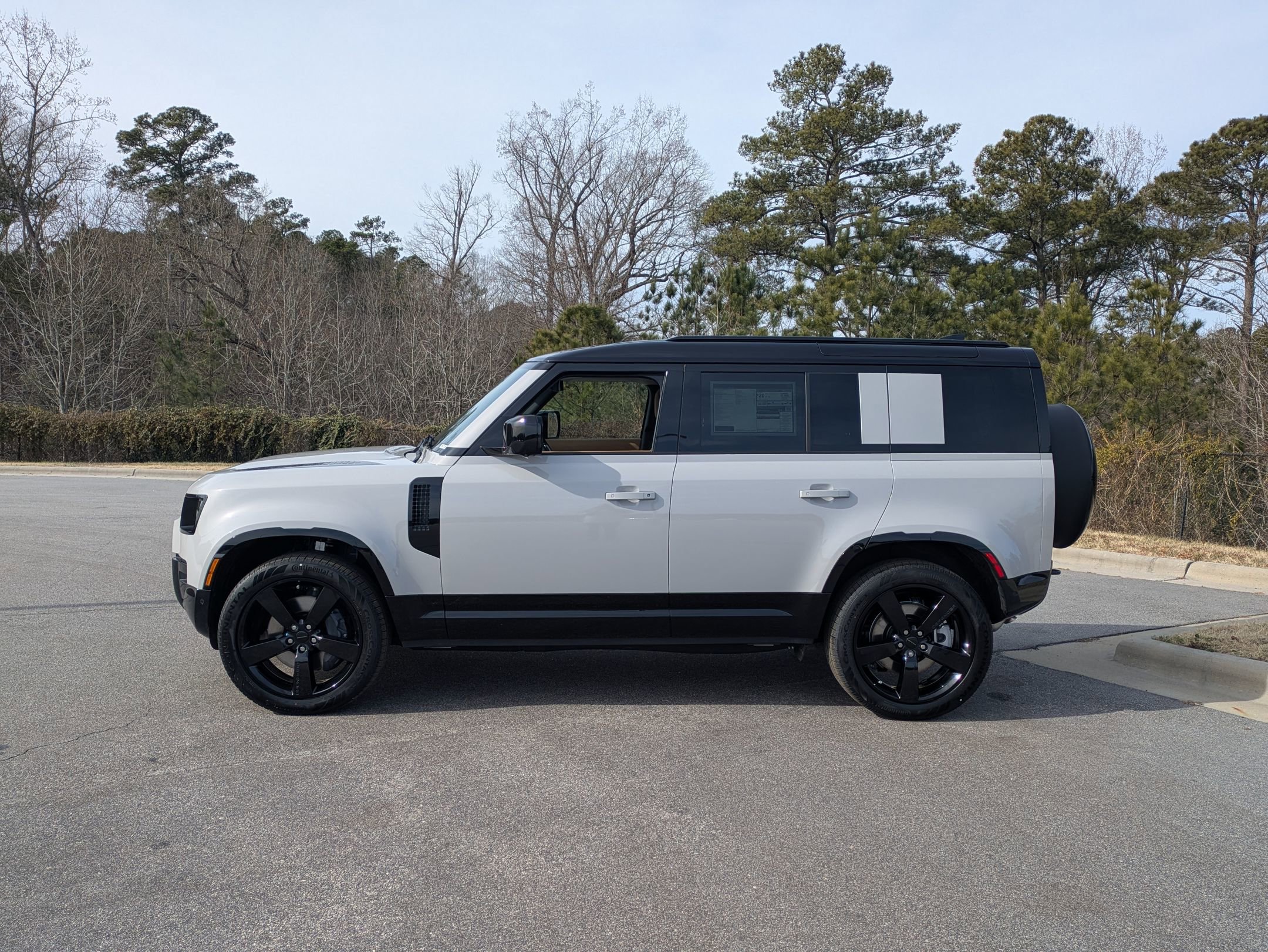 New 2026 Land Rover Defender 110 X-Dynamic SE image 8