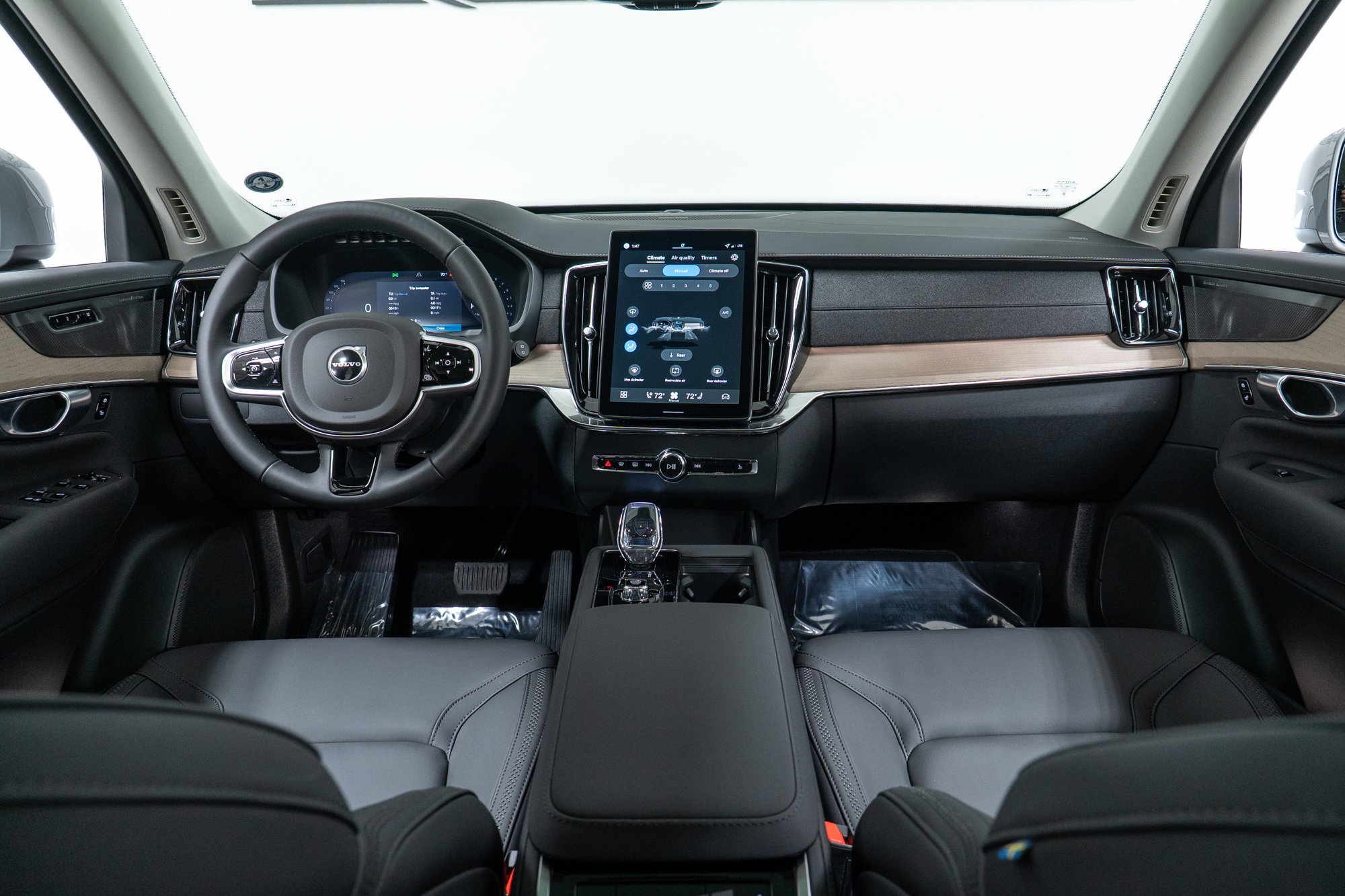 New 2026 Volvo XC90 B6 Plus w/ Protection Package Premier image 15