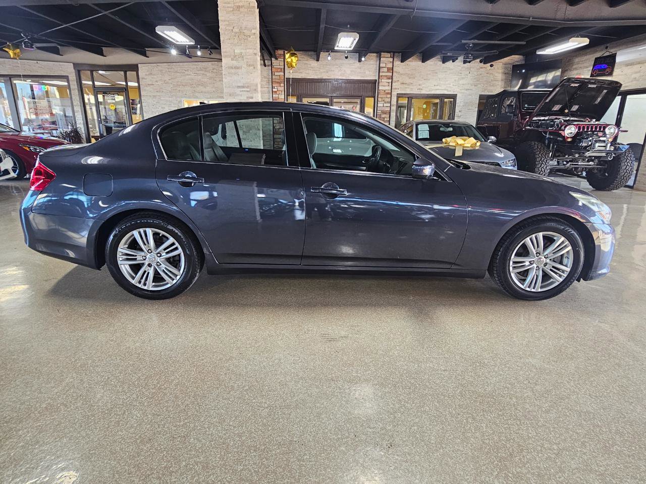 Used 2010 INFINITI G37 Journey w/ Premium Pkg image 8