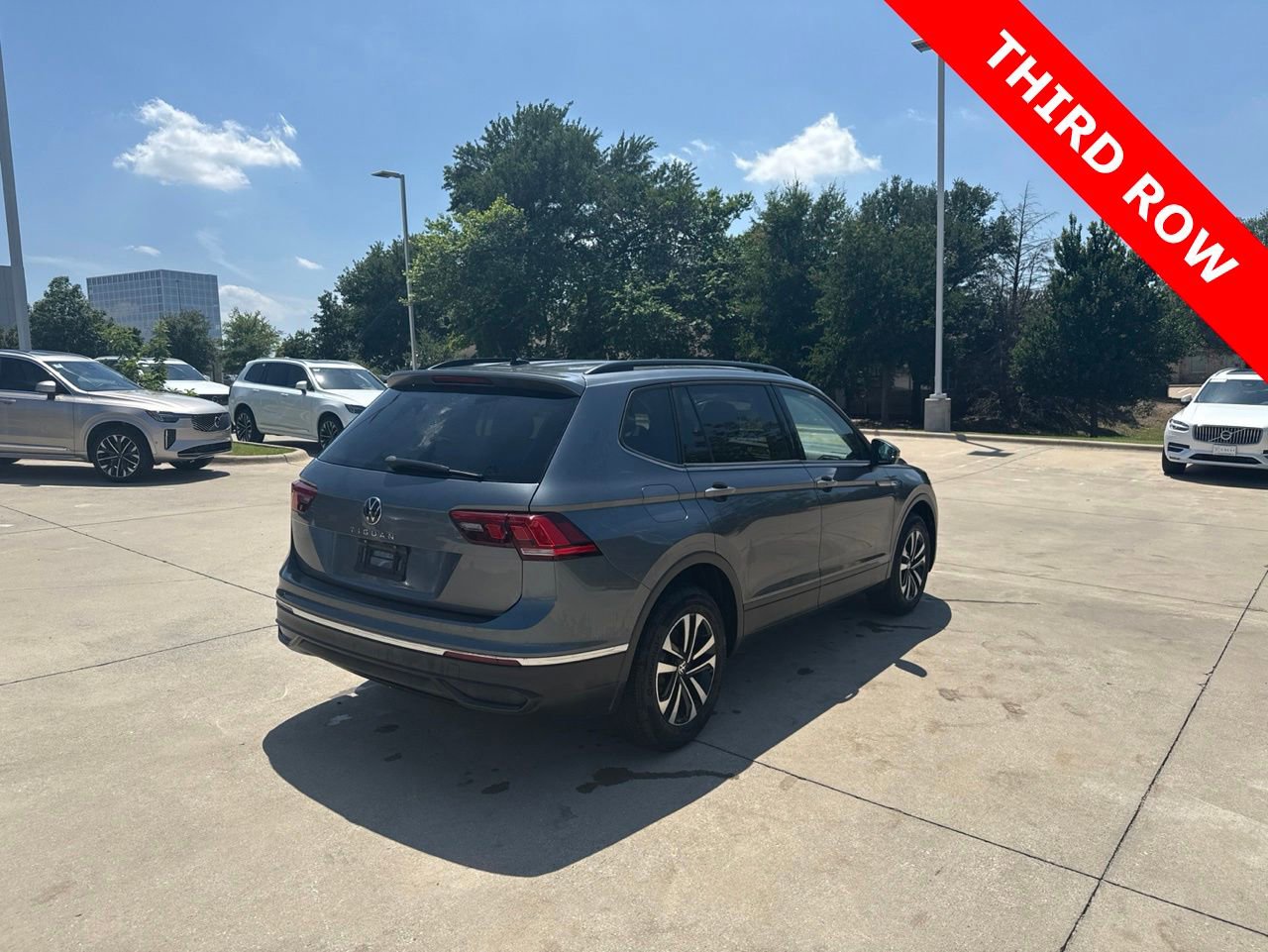 Used 2022 Volkswagen Tiguan S FWD image 4