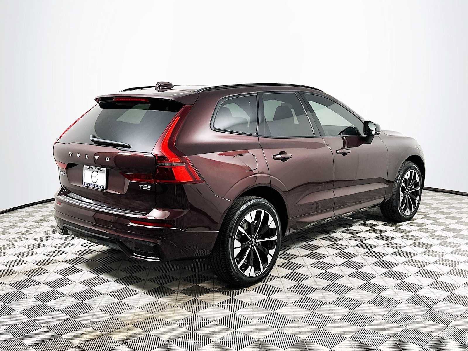 New 2026 Volvo XC60 T8 Plus w/ Protection Package Premier AWD/4WD image 7