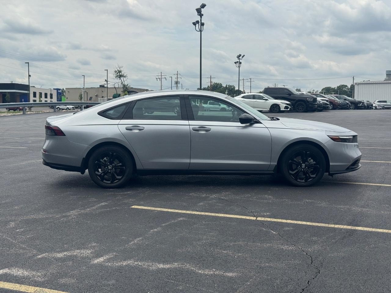 Certified 2025 Honda Accord SE image 3