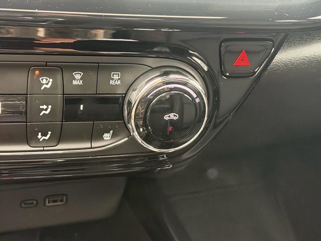 Used 2025 Chevrolet Trax RS w/ Sunroof Package image 24