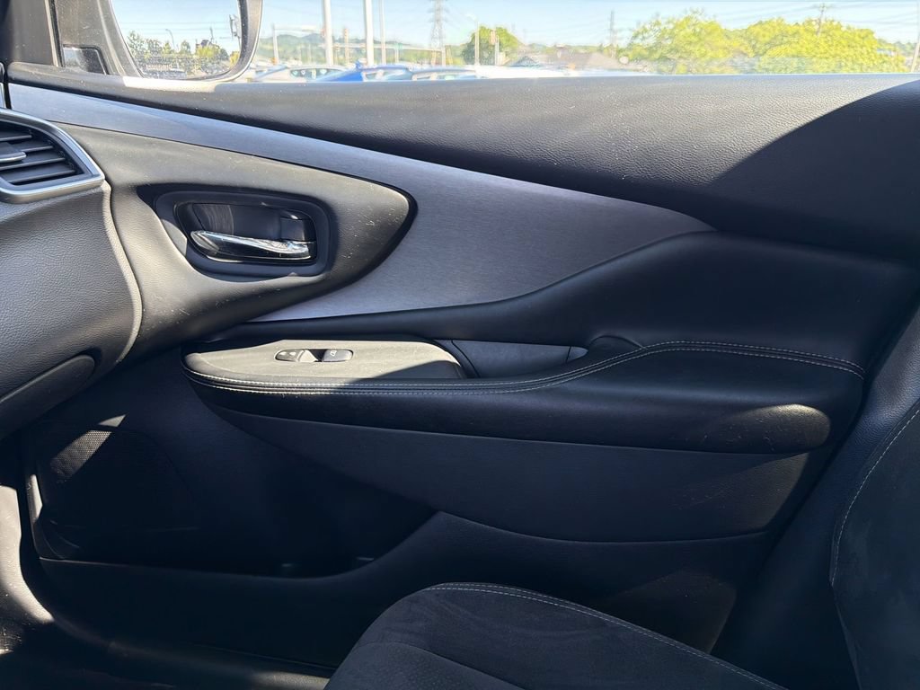 Used 2019 Nissan Murano S FWD image 19