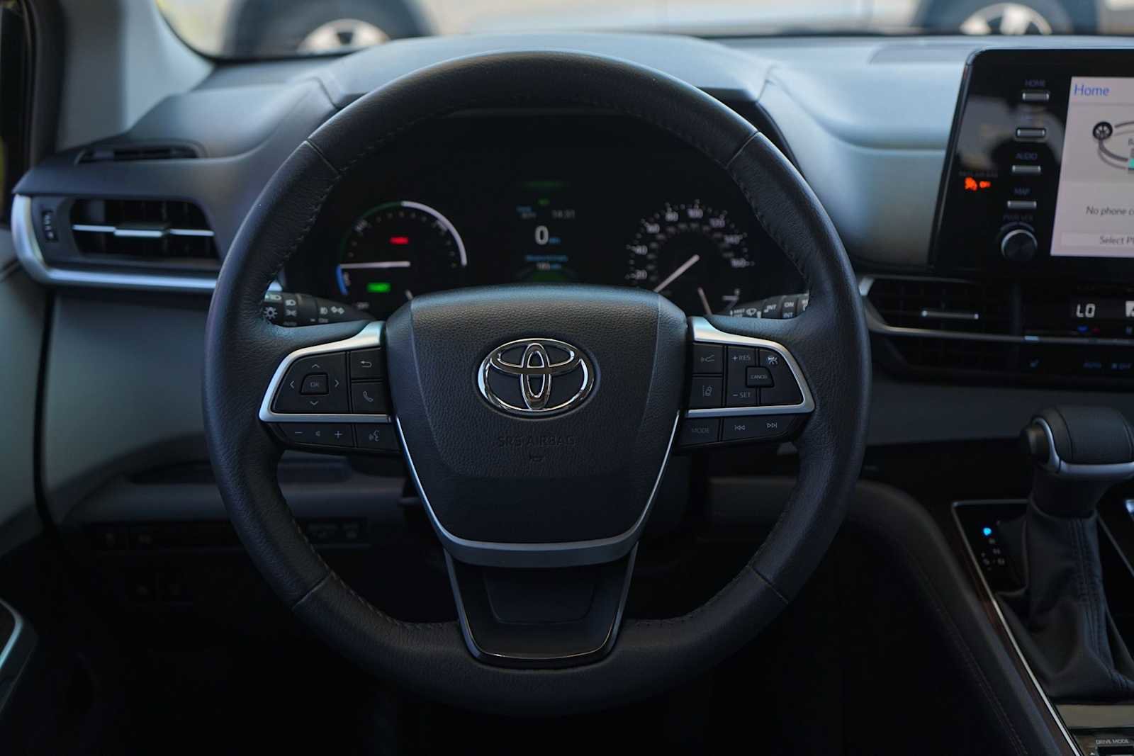 Used 2023 Toyota Sienna XLE FWD image 16