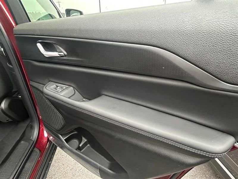 New 2025 Jeep Grand Cherokee L Laredo w/ Trailer Tow Package image 21