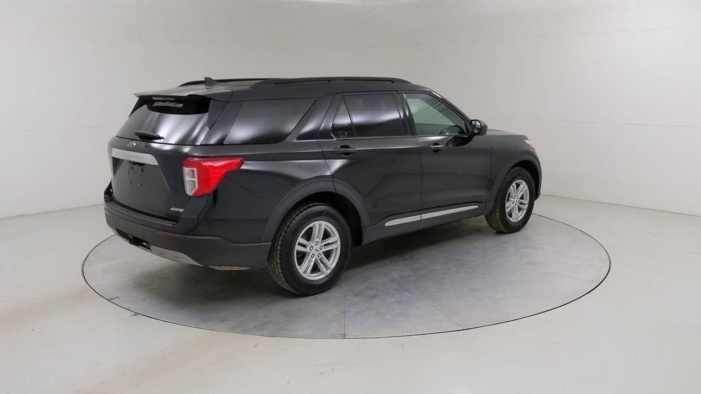 Certified 2022 Ford Explorer XLT w/ Equipment Group 202A image 14