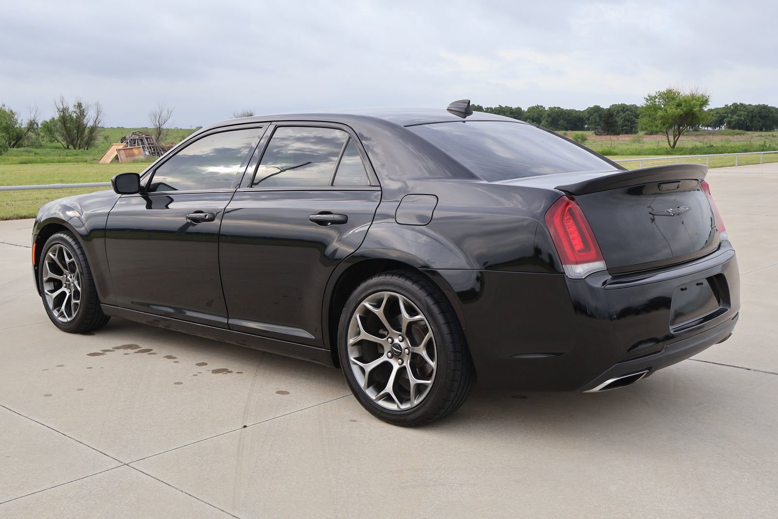 Used 2018 Chrysler 300 S RWD image 9