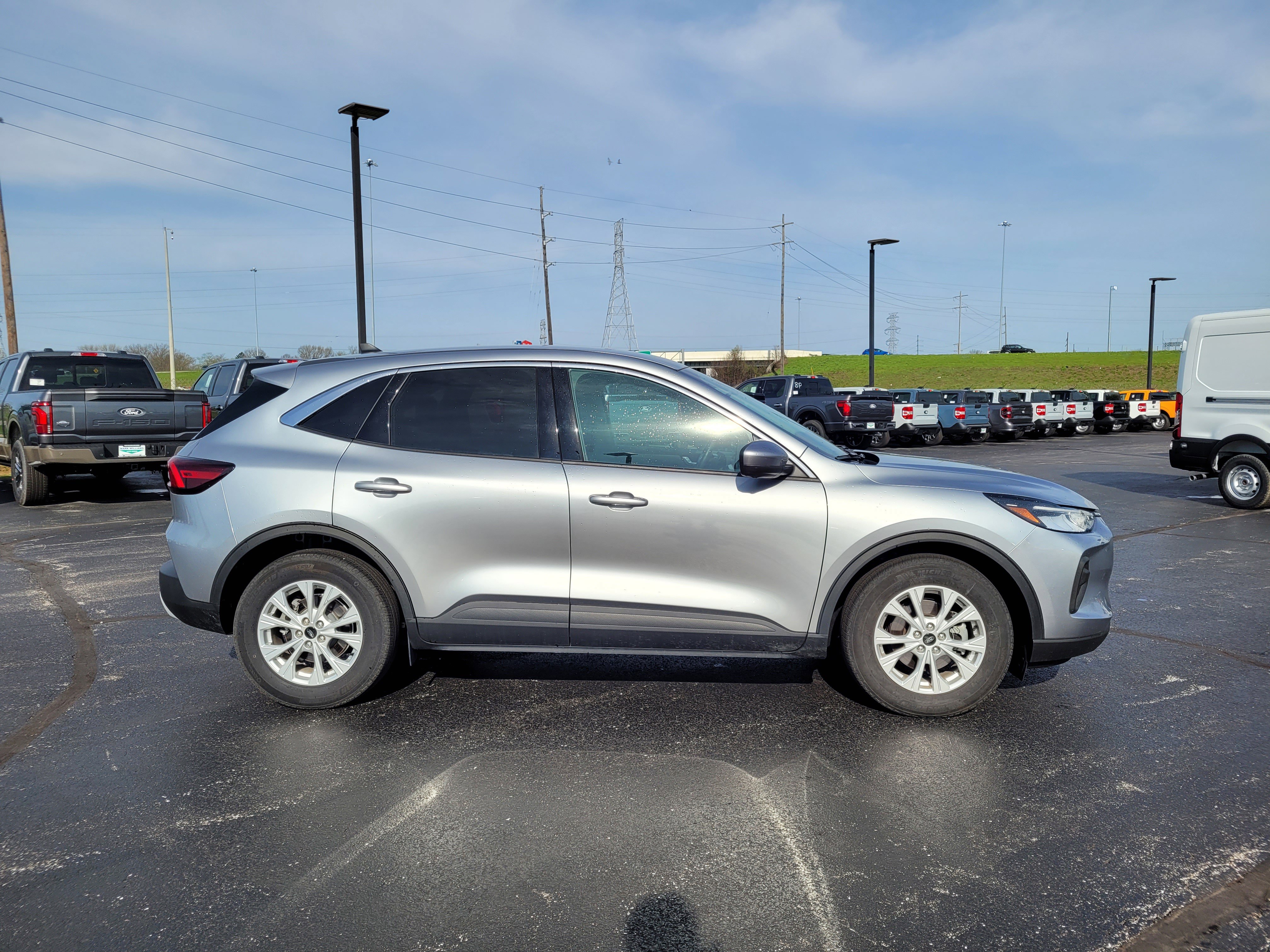 Used 2023 Ford Escape Active w/ Tech Pack #2 image 2