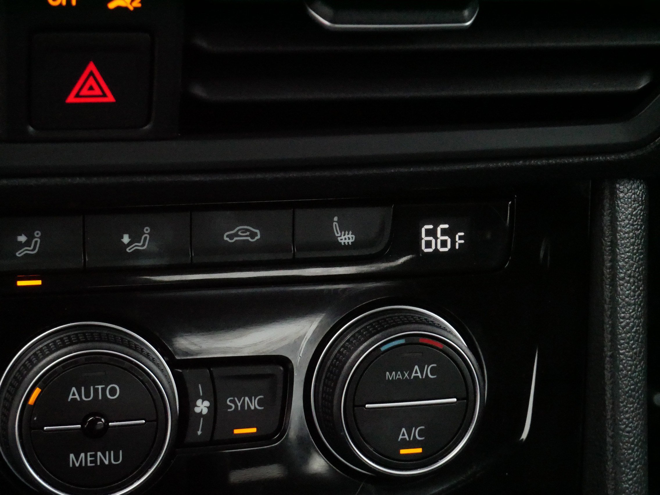 Certified 2022 Volkswagen Jetta SE w/ Panoramic Sunroof Package image 27