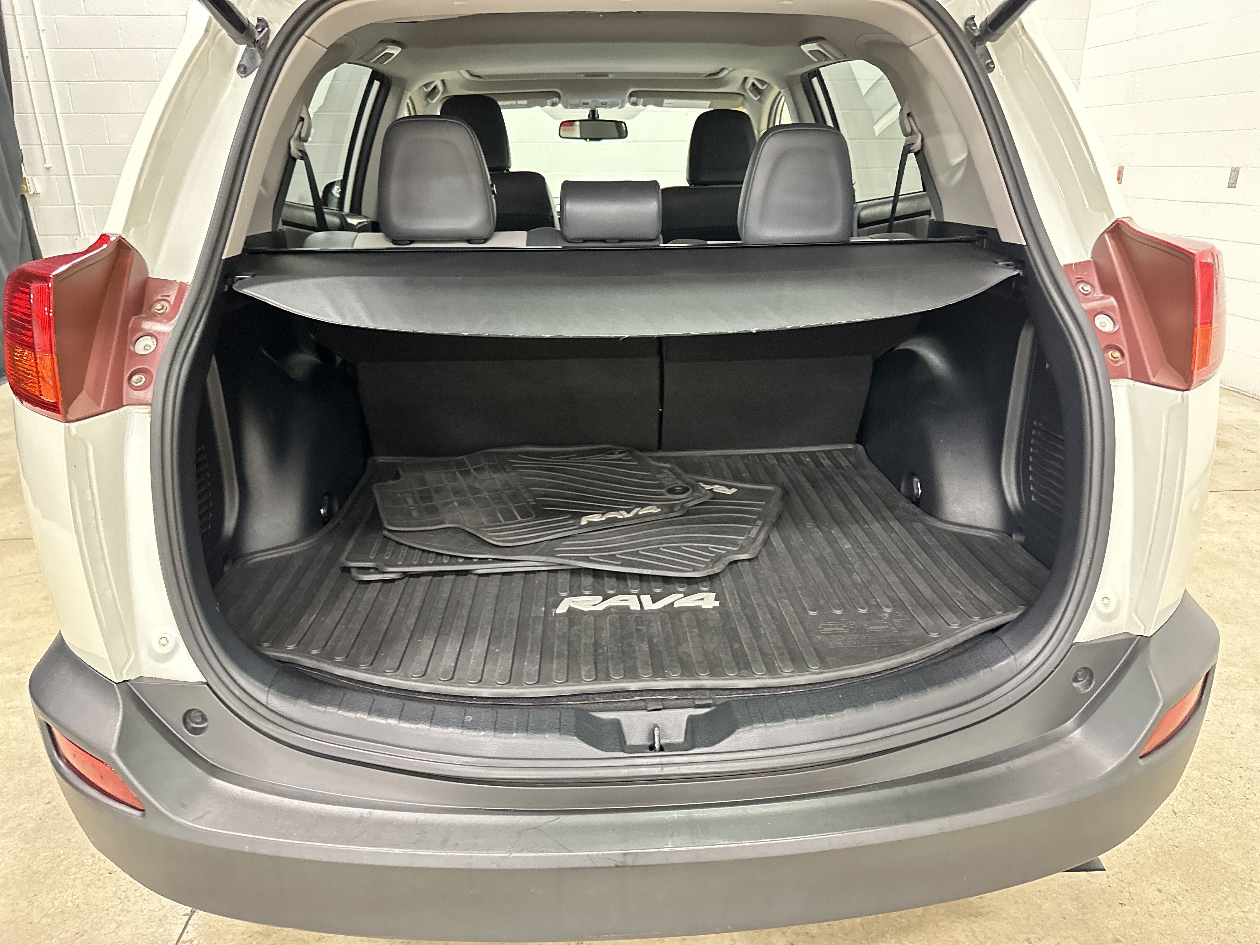 Used 2015 Toyota RAV4 Limited AWD/4WD image 30