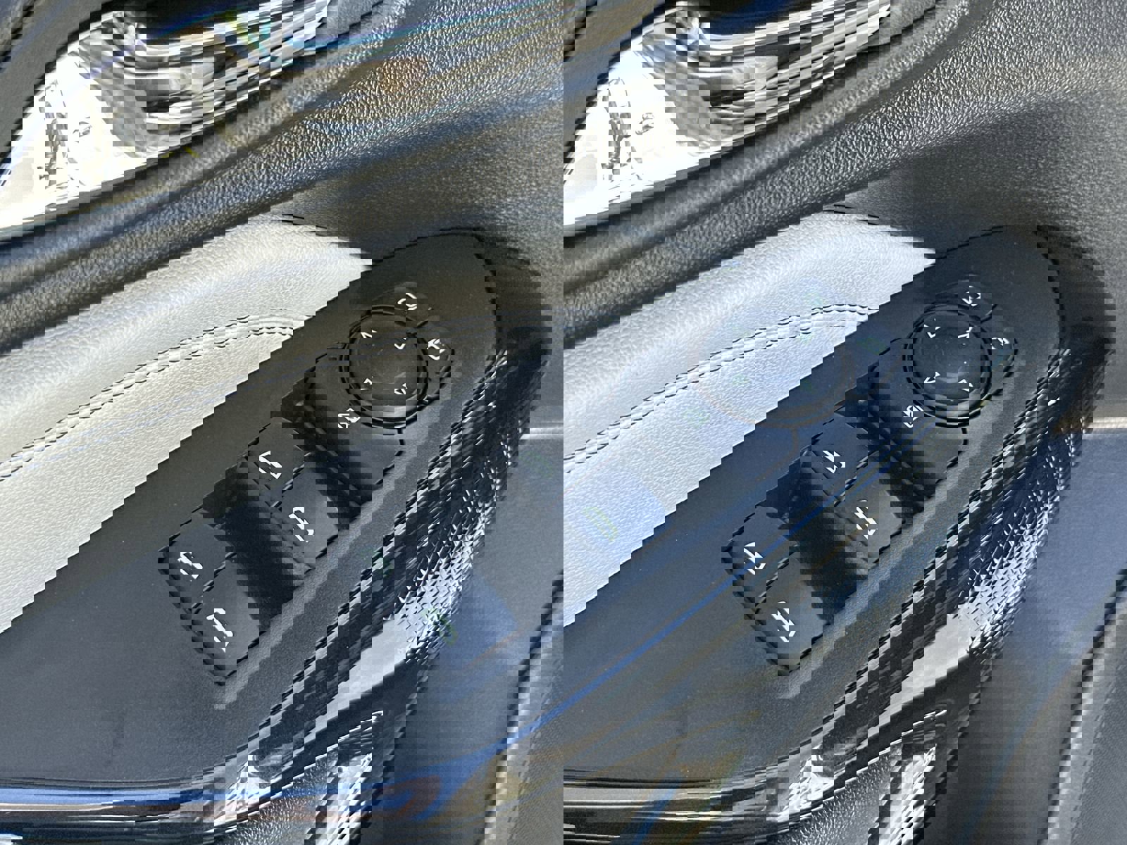 Used 2025 Chevrolet Trax LT w/ LT Convenience Package image 15