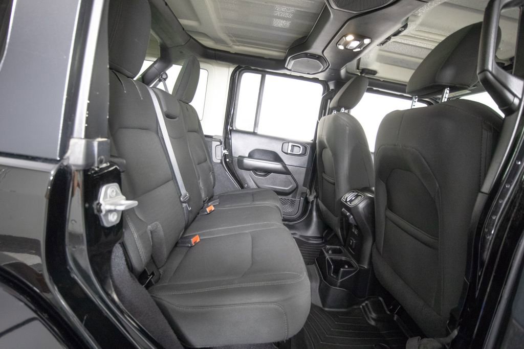 Used 2019 Jeep Wrangler Unlimited Sahara AWD/4WD image 12