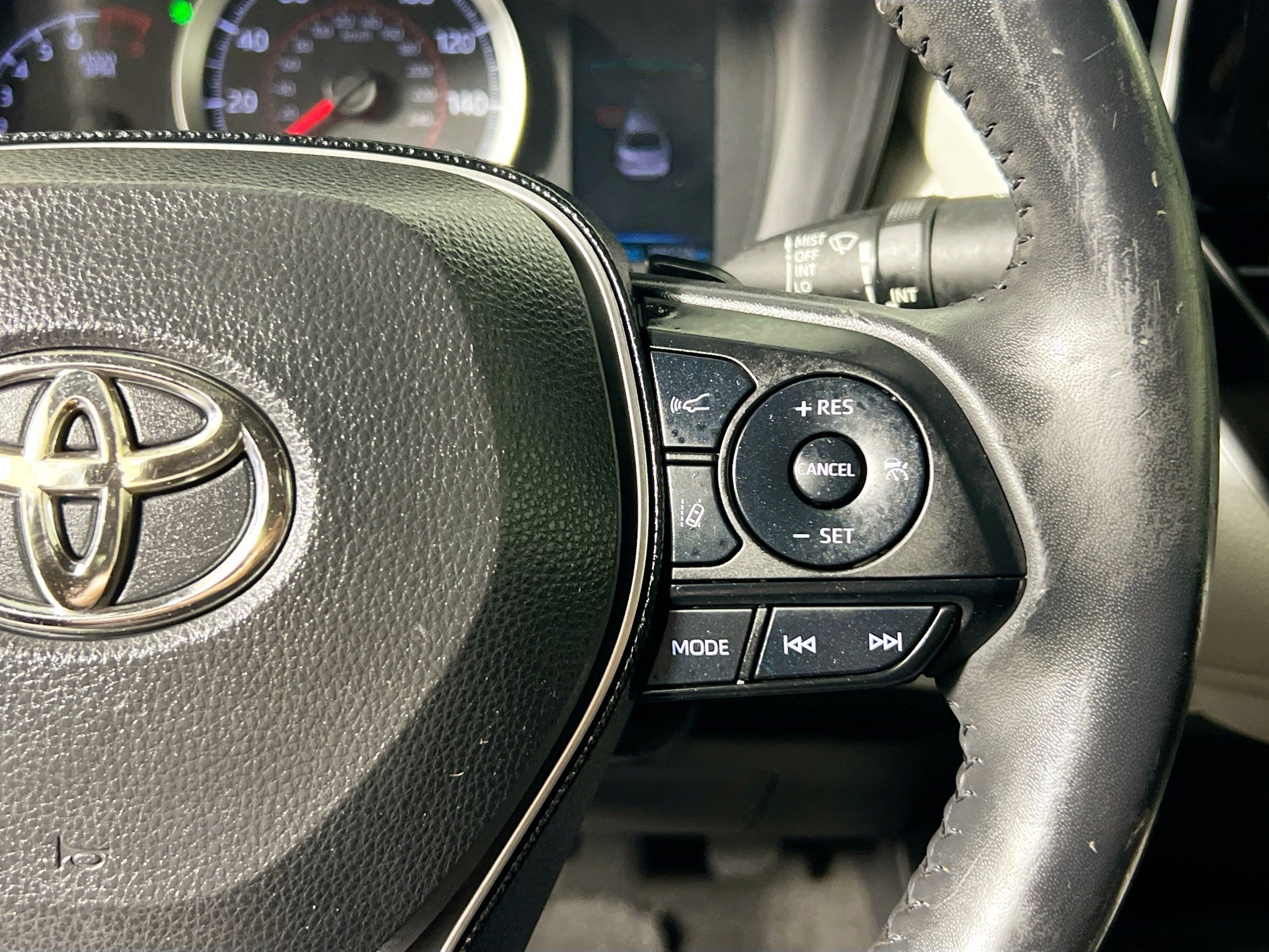Used 2020 Toyota Corolla SE w/ SE Premium Package FWD image 18