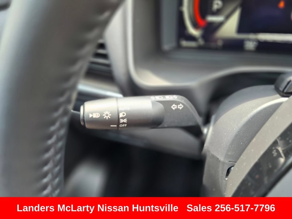 Used 2025 Nissan Rogue Platinum w/ Tech Package FWD image 28