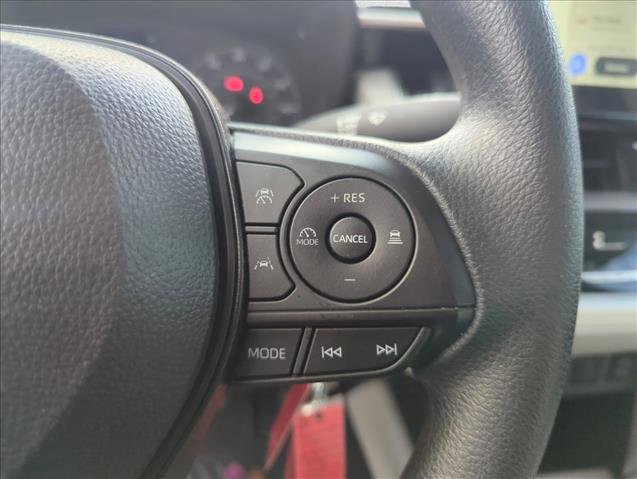 Used 2025 Toyota Corolla Cross L image 12