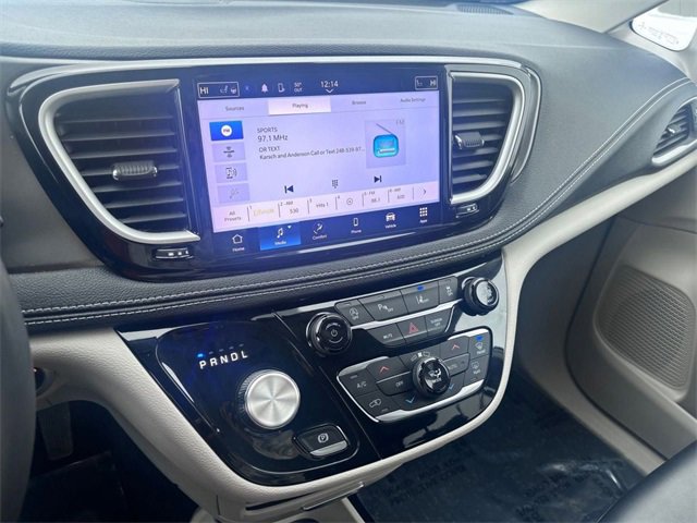 Certified 2023 Chrysler Pacifica Touring-L image 21