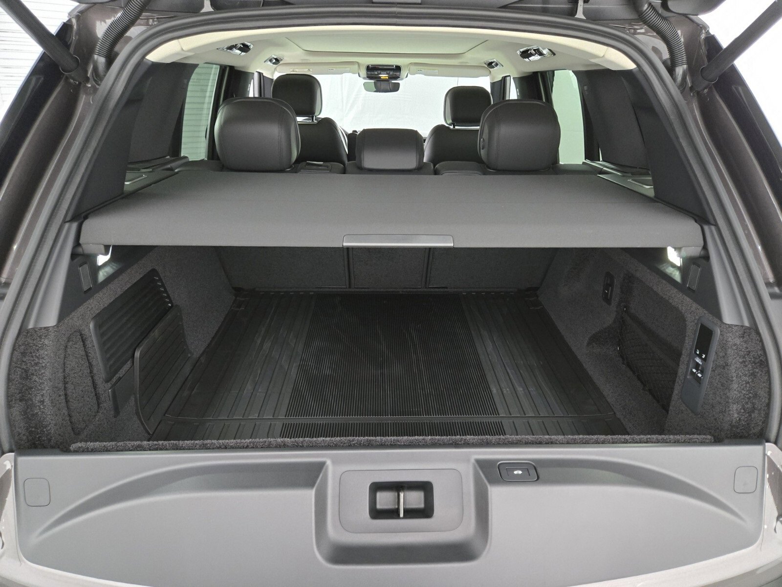 New 2025 Land Rover Range Rover SE image 11