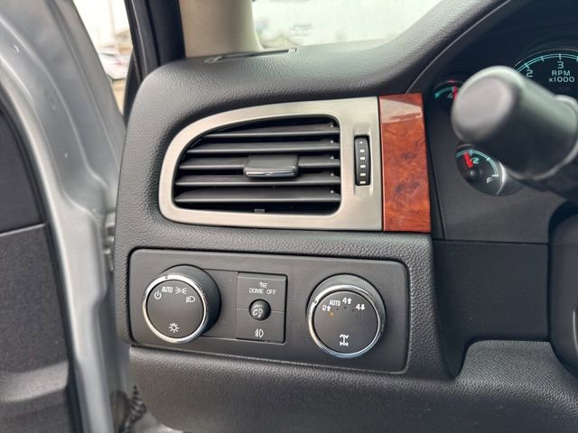 Used 2013 Chevrolet Avalanche LT image 18