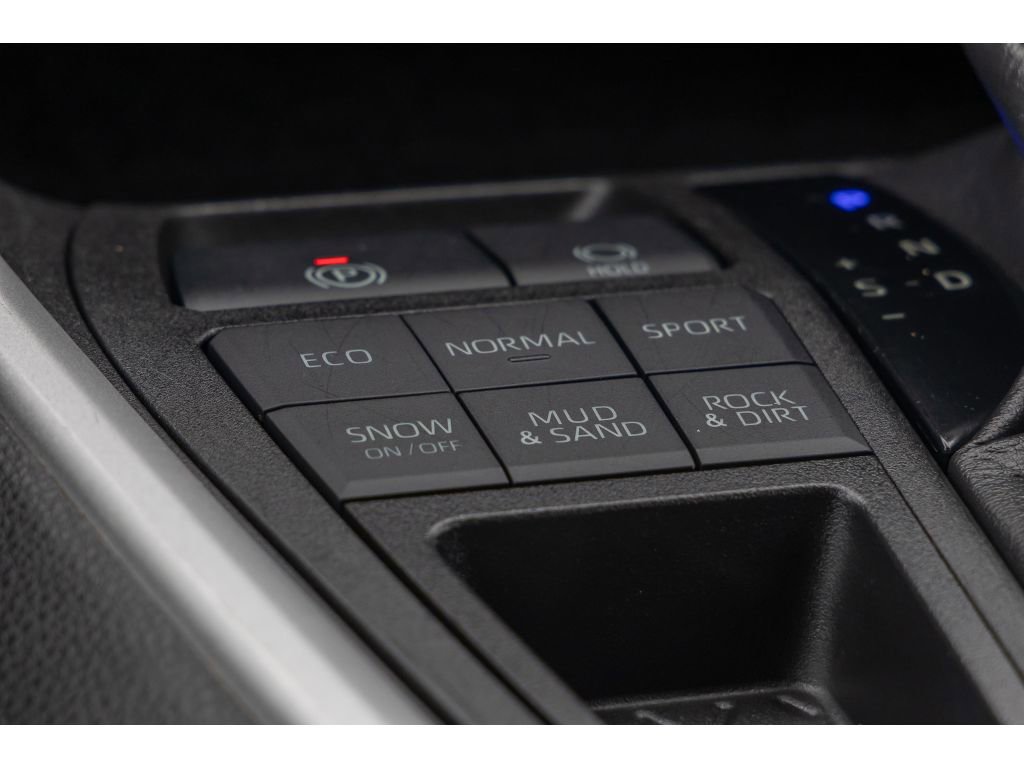 Used 2021 Toyota RAV4 XLE image 25