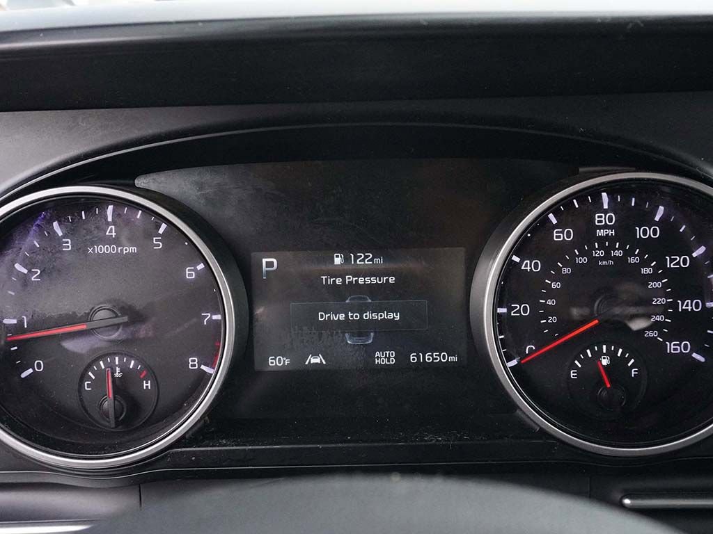 Used 2023 Kia Carnival LX image 34