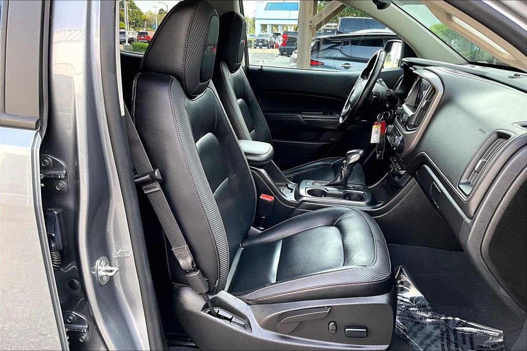 Used 2022 GMC Canyon AT4 image 30