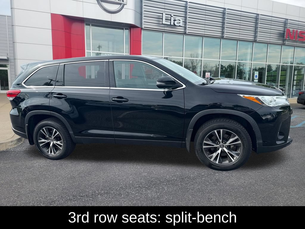Used 2019 Toyota Highlander LE AWD/4WD image 13