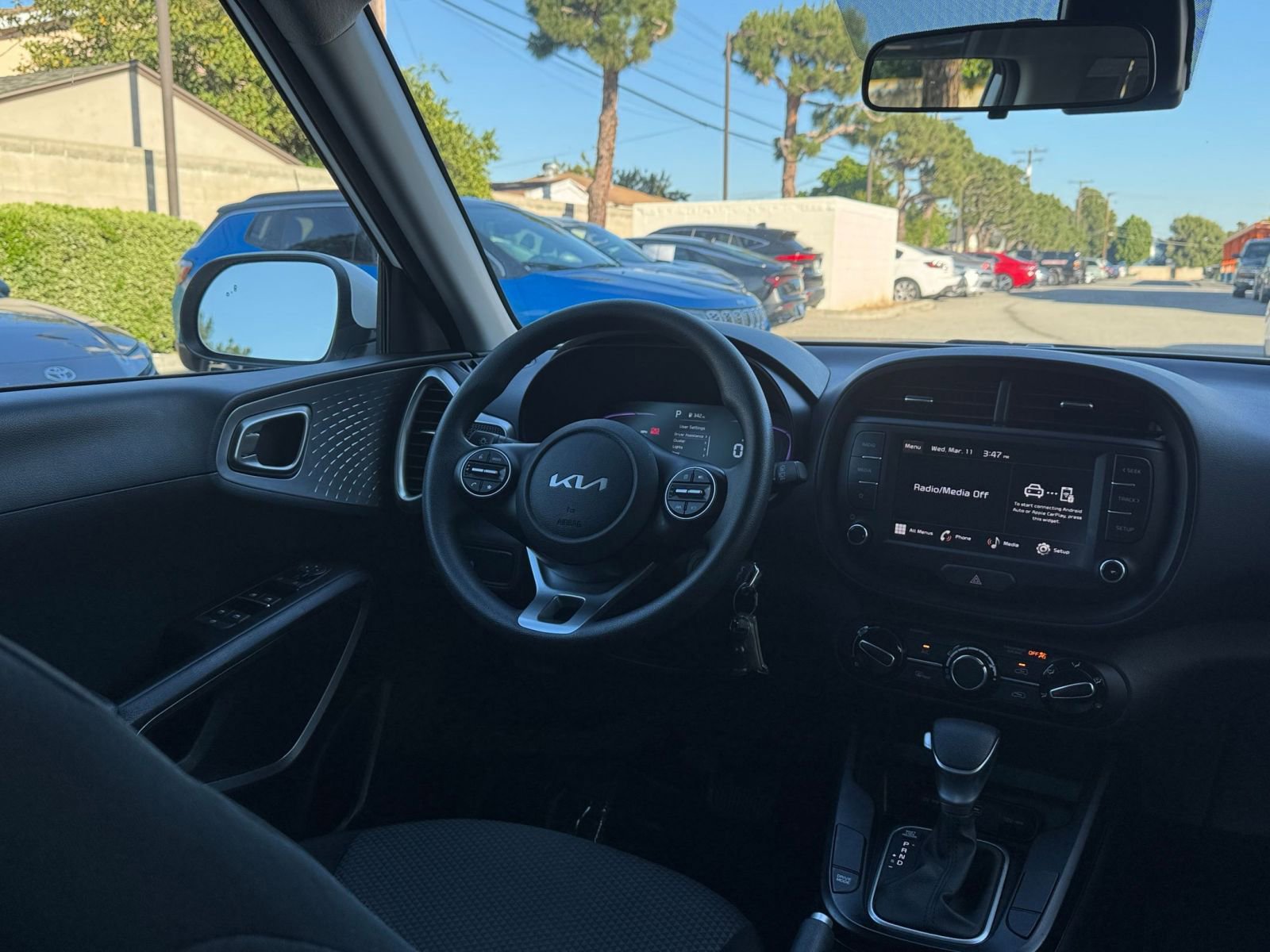 Used 2025 Kia Soul LX w/ LX Technology Package image 32