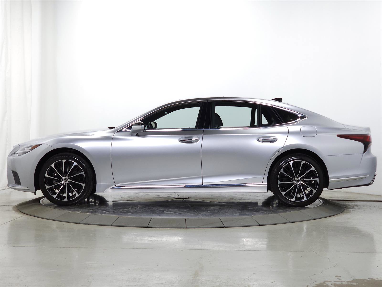 Certified 2023 Lexus LS 500 AWD w/ Luxury Package image 4