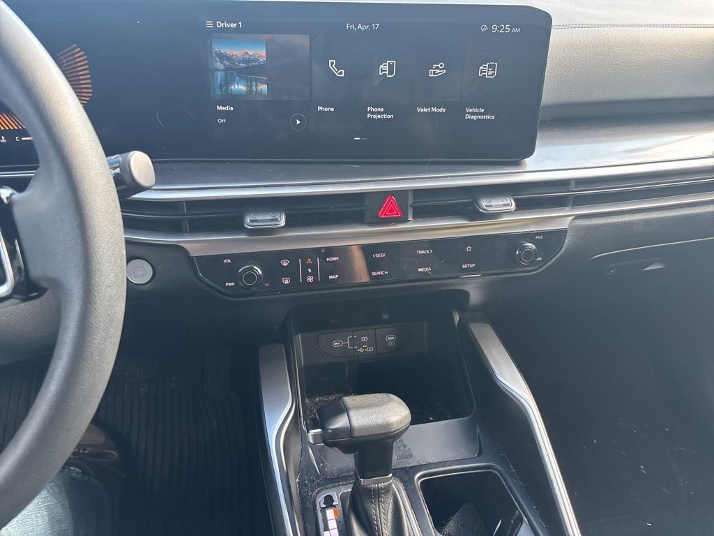 Used 2024 Kia Sorento LX image 10