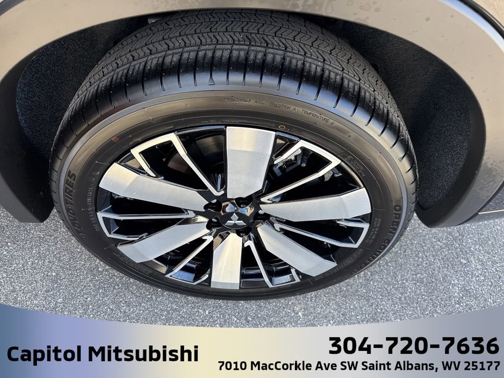 New 2025 Mitsubishi Outlander SEL image 13