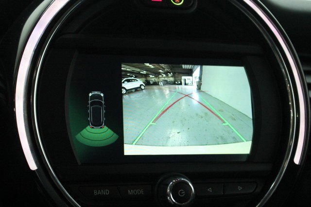 Used 2021 MINI Cooper 4-Door Hardtop w/ Storage Package image 17