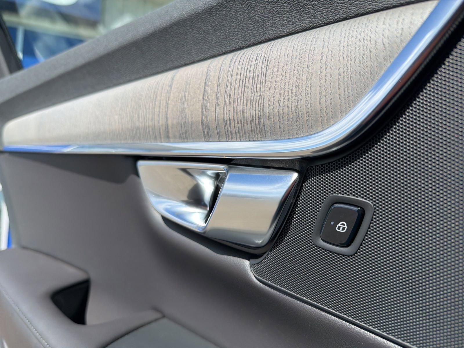 Certified 2025 Volvo S90 B6 Plus w/ Protection Package Premier image 88