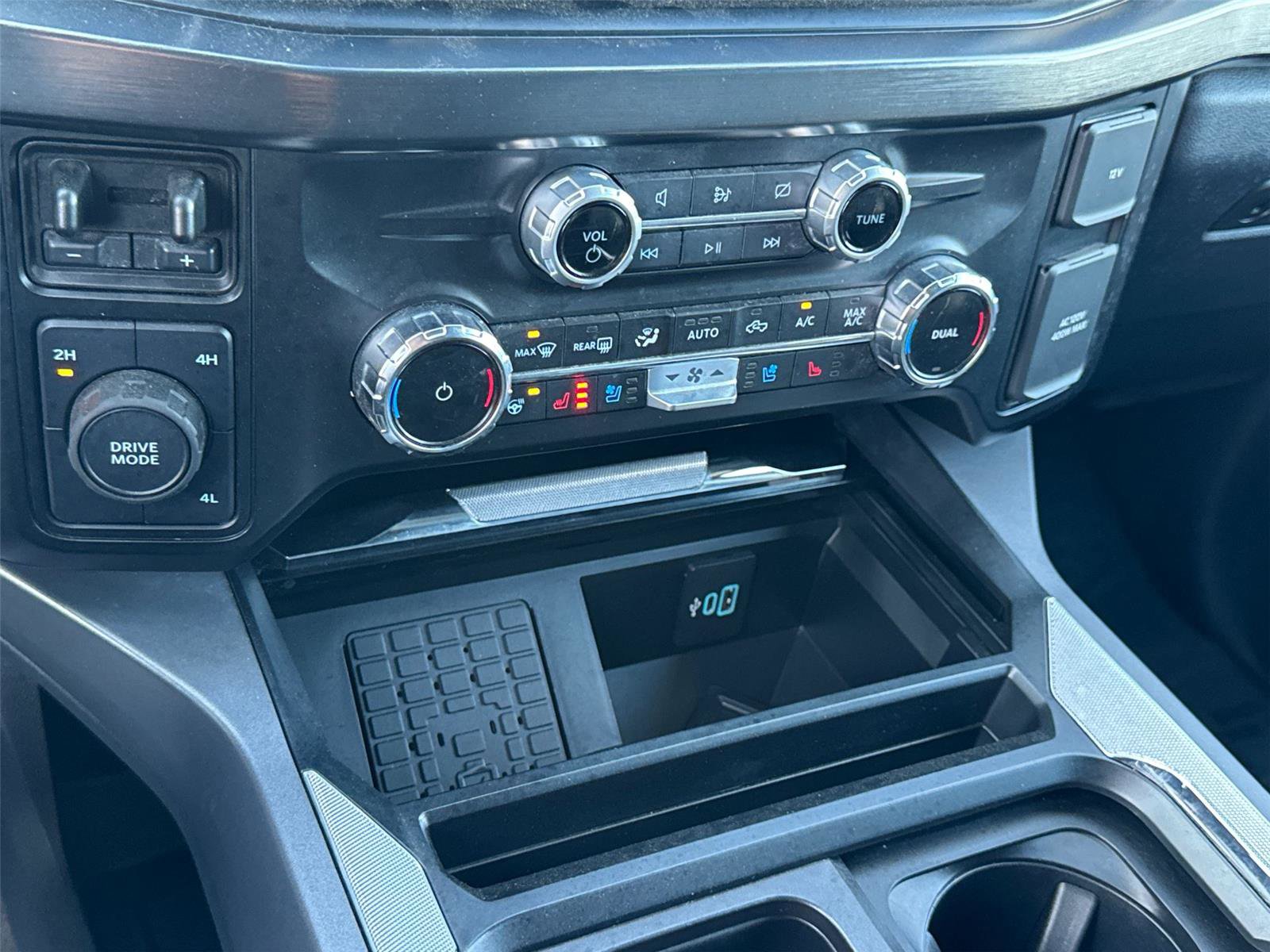 Used 2024 Ford F250 Lariat image 30