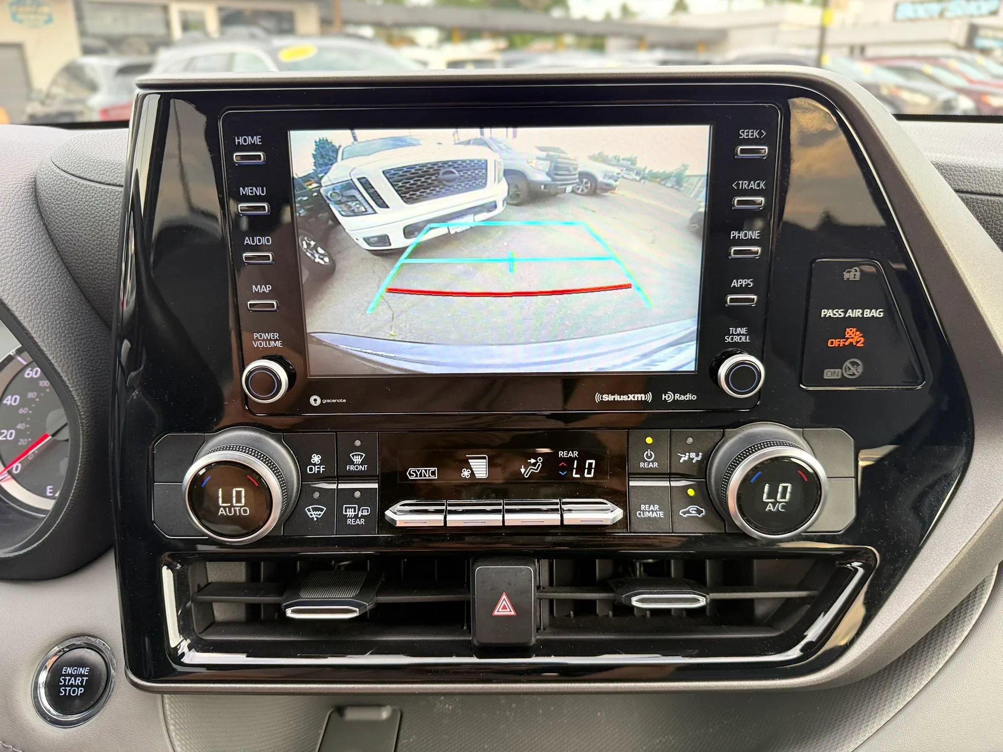 Used 2022 Toyota Highlander LE AWD/4WD image 36