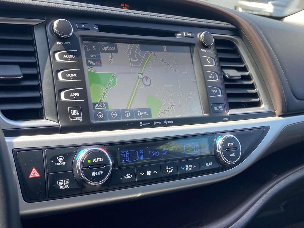 Used 2018 Toyota Highlander Limited FWD image 26