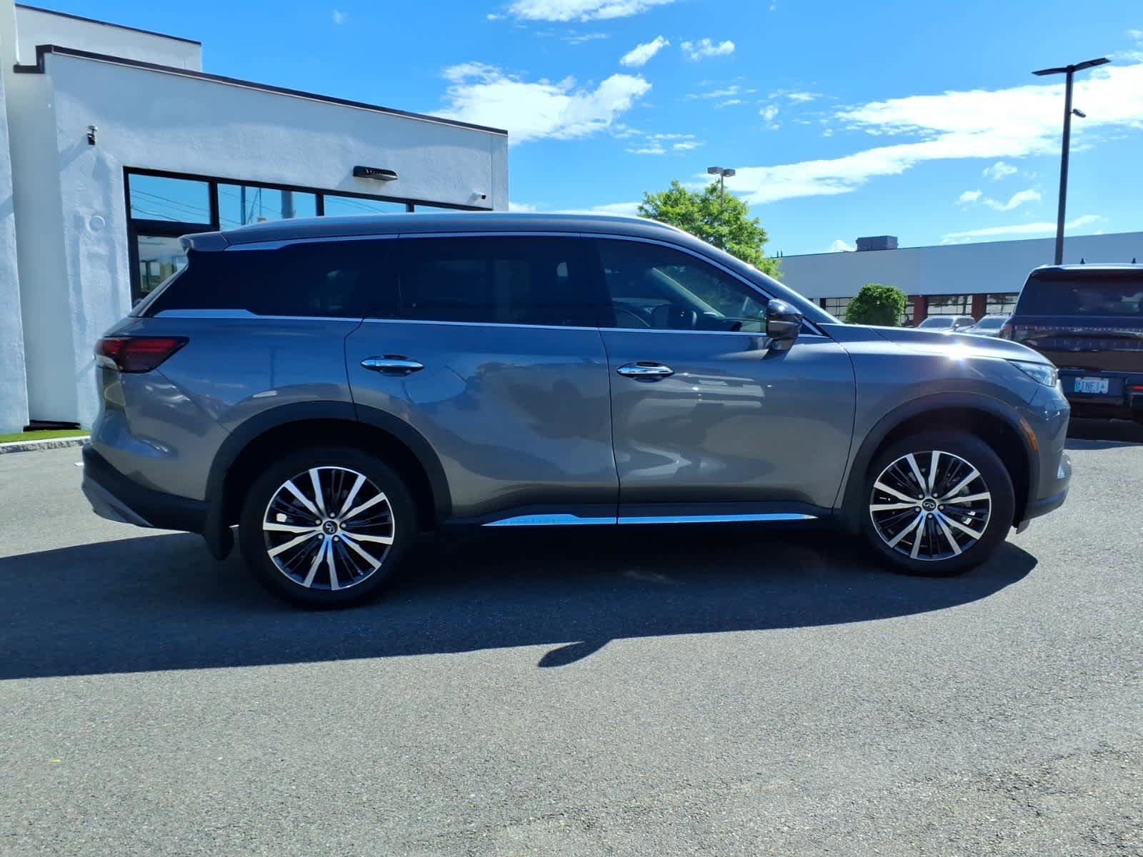 Certified 2023 INFINITI QX60 Sensory w/ Cargo Package AWD/4WD image 4