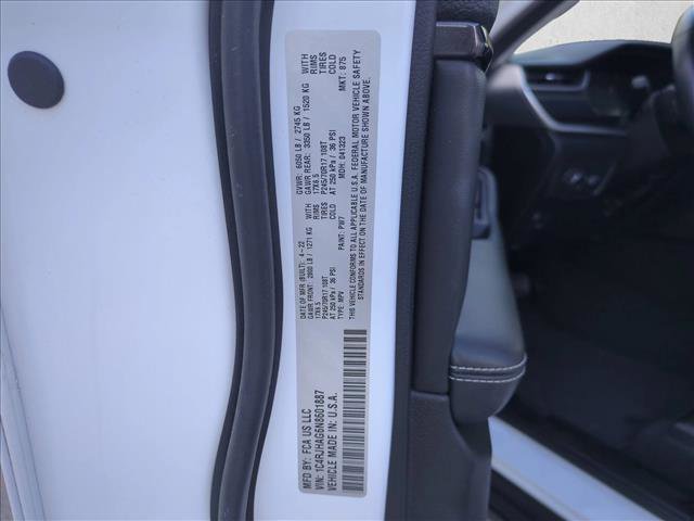 Used 2022 Jeep Grand Cherokee Laredo w/ Luxury Tech Group I AWD/4WD image 24