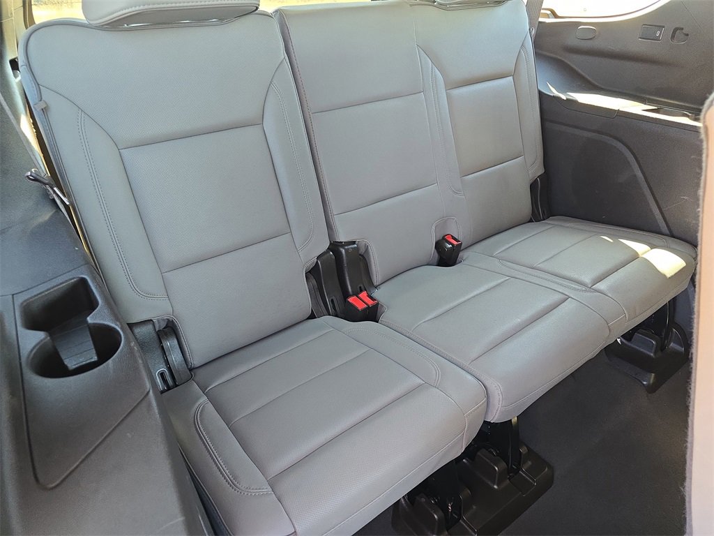 Used 2023 GMC Yukon SLT w/ SLT Premium Package image 12