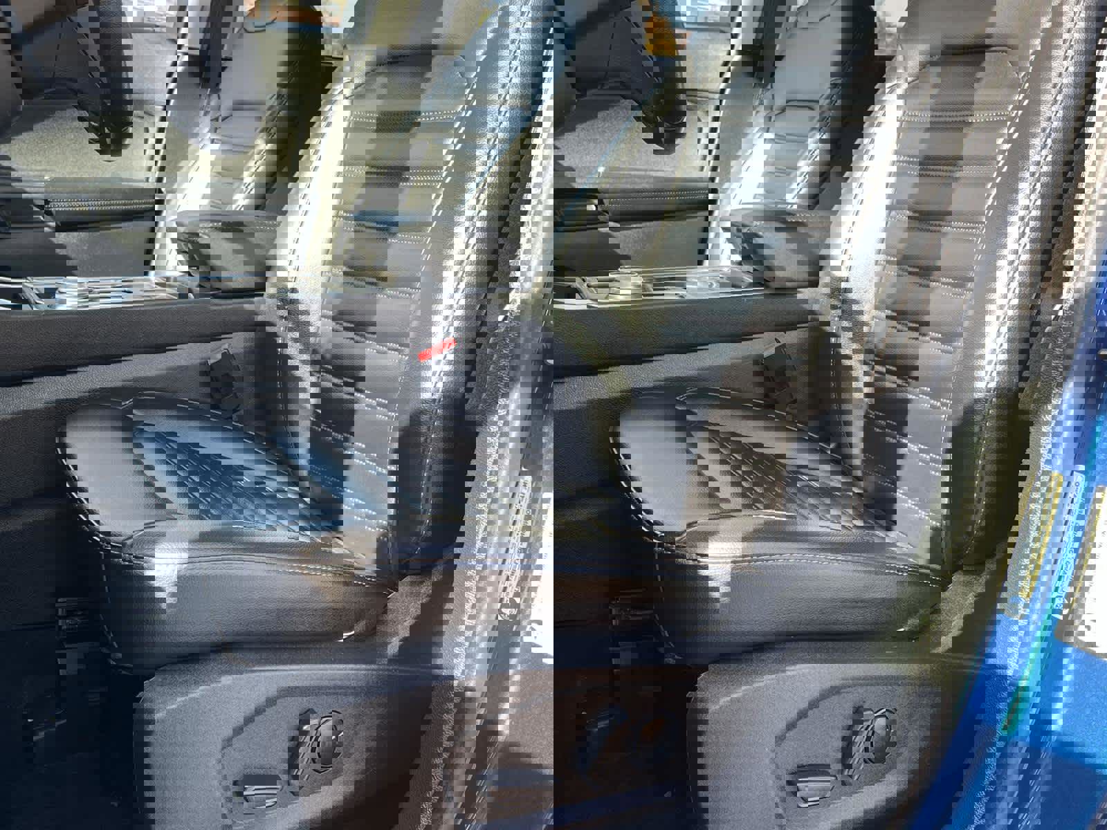 Used 2023 Ford Edge SEL image 12