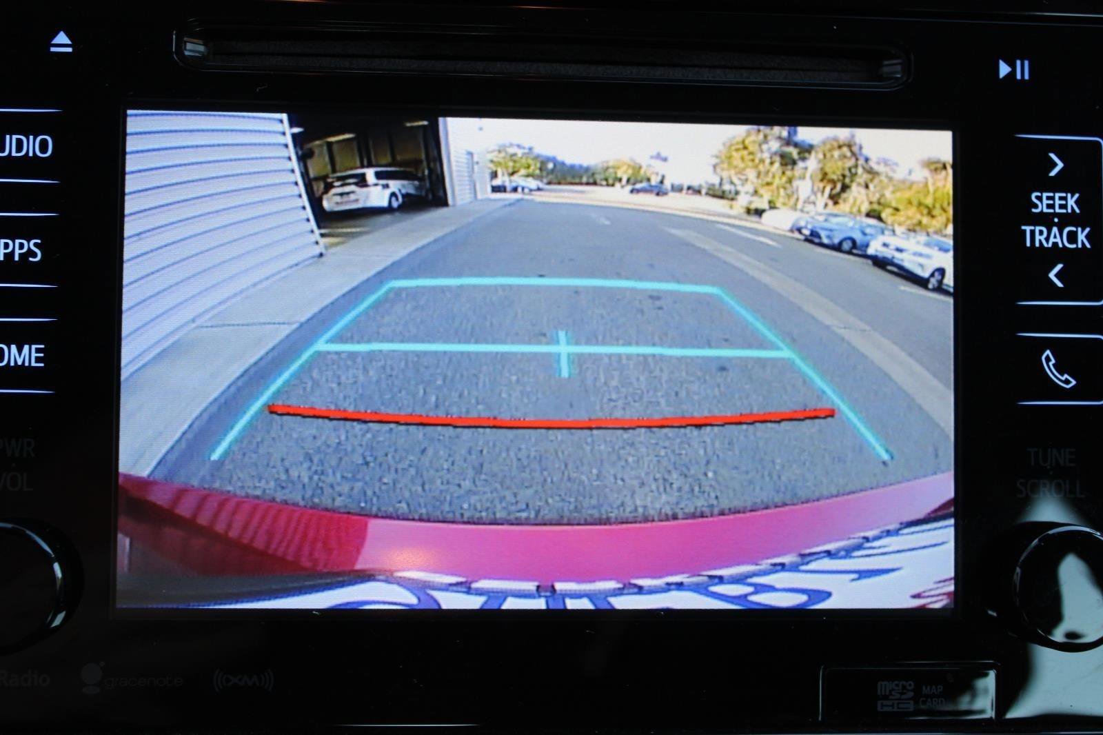 Used 2018 Toyota Prius Prime Plus image 17