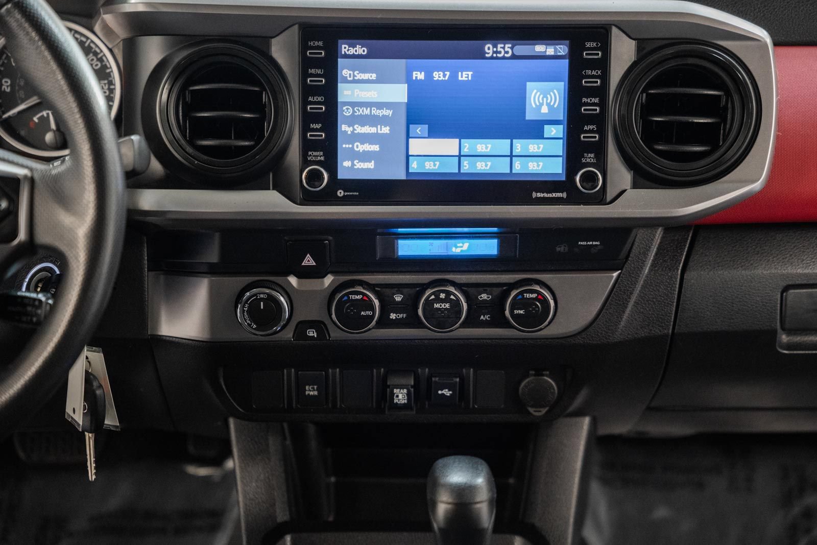 Used 2022 Toyota Tacoma SR5 AWD/4WD image 28