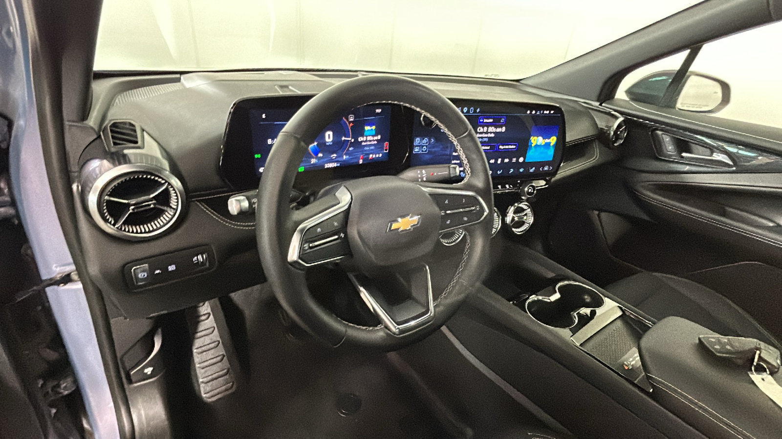 Used 2024 Chevrolet Blazer EV LT AWD/4WD image 17