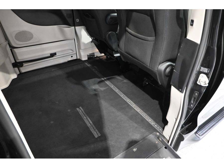 Used 2021 Chrysler Pacifica Touring w/ Cold Weather Group FWD image 19