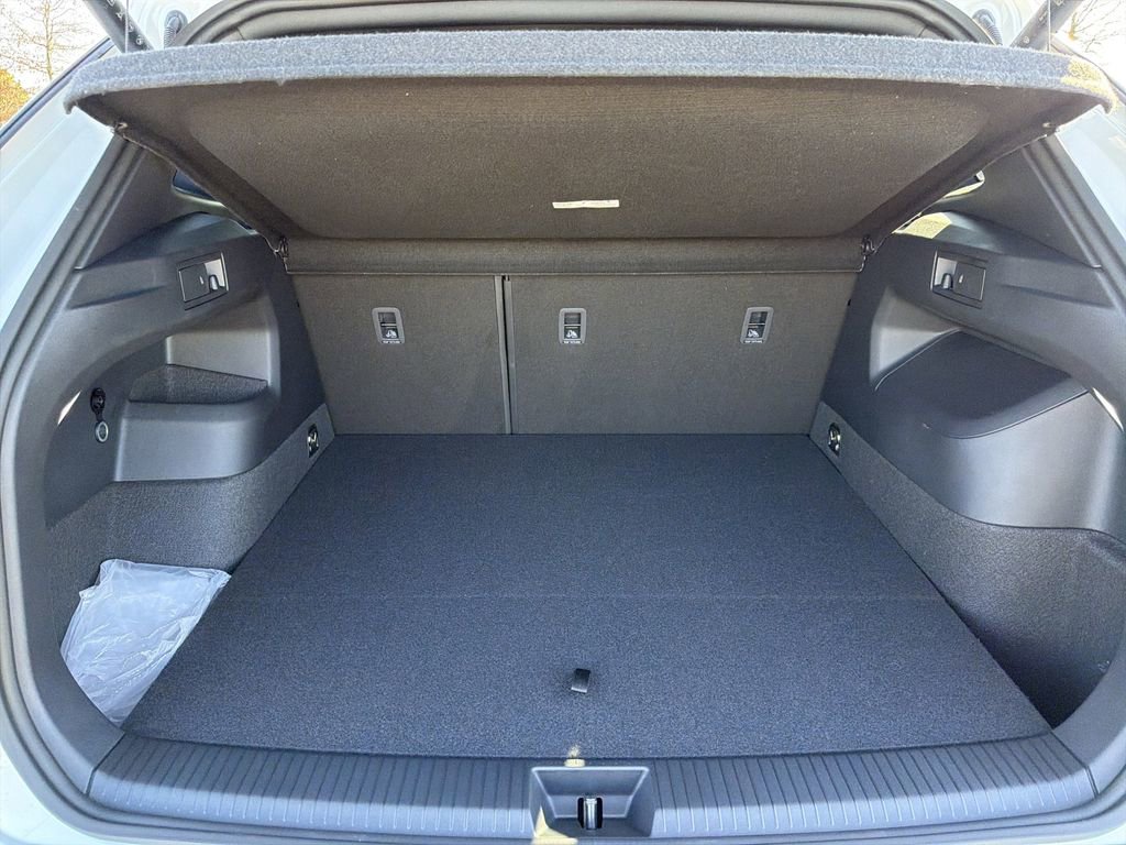 New 2026 Volkswagen Tiguan SEL R-Line image 16