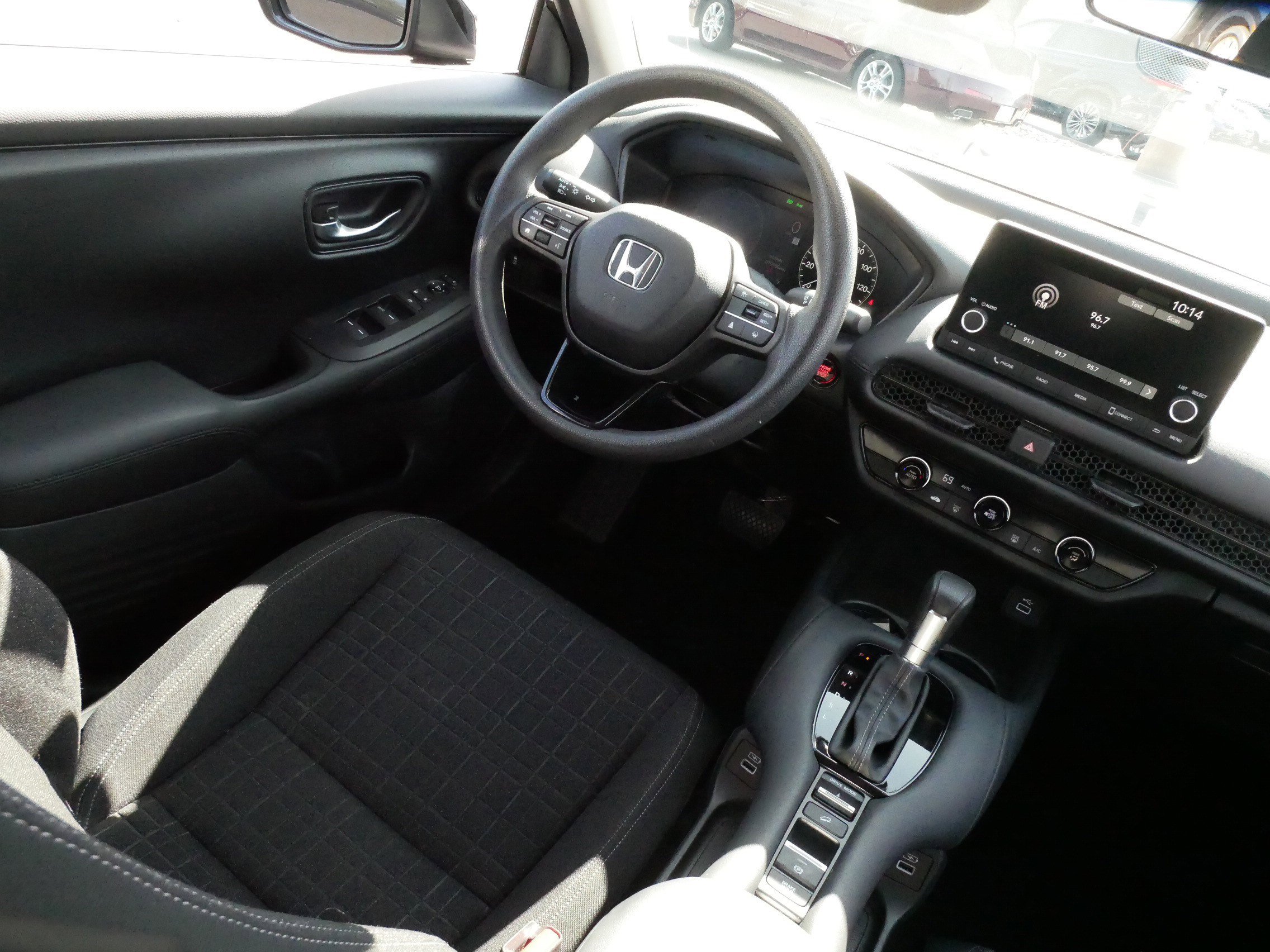 Used 2023 Honda HR-V LX image 9