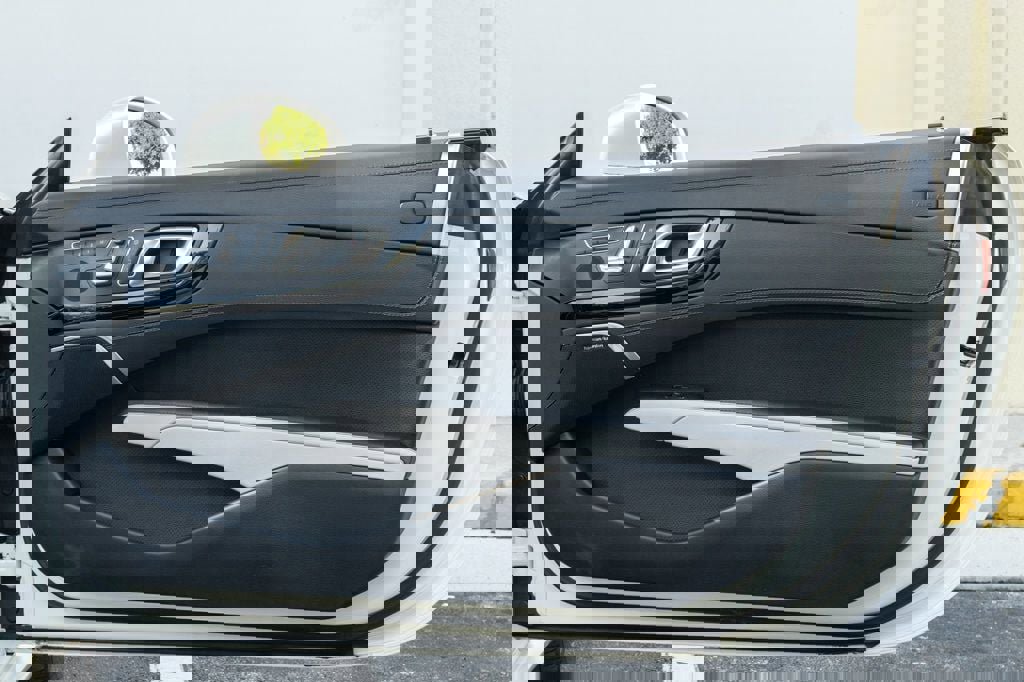 Used 2015 Mercedes-Benz SL 550 image 24